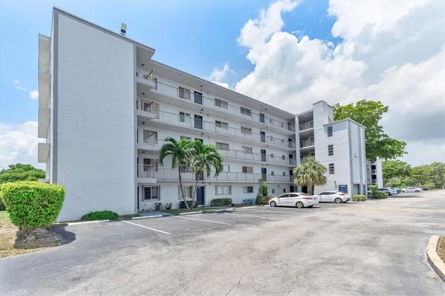 $189,900 | 8610 Sherman Circle North, Unit 103, Miramar, FL 33025