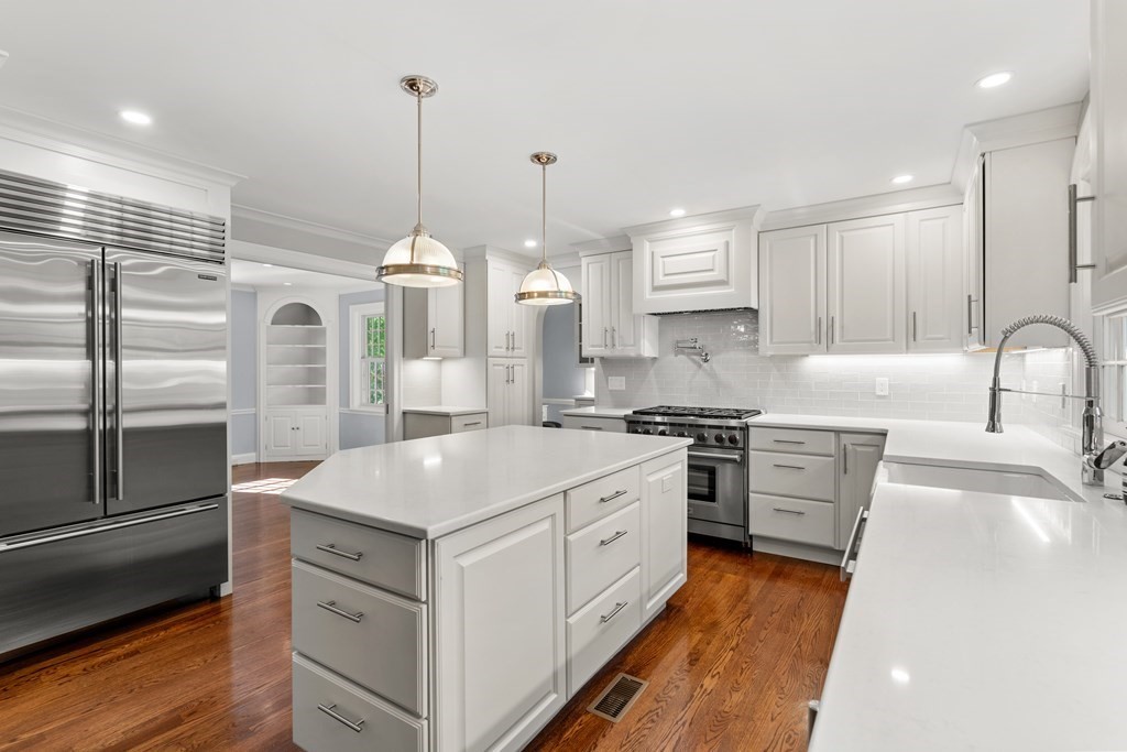 23 Plymouth Road Wellesley, MA 02481 - Photo 6 of 39 Gallery Image 6