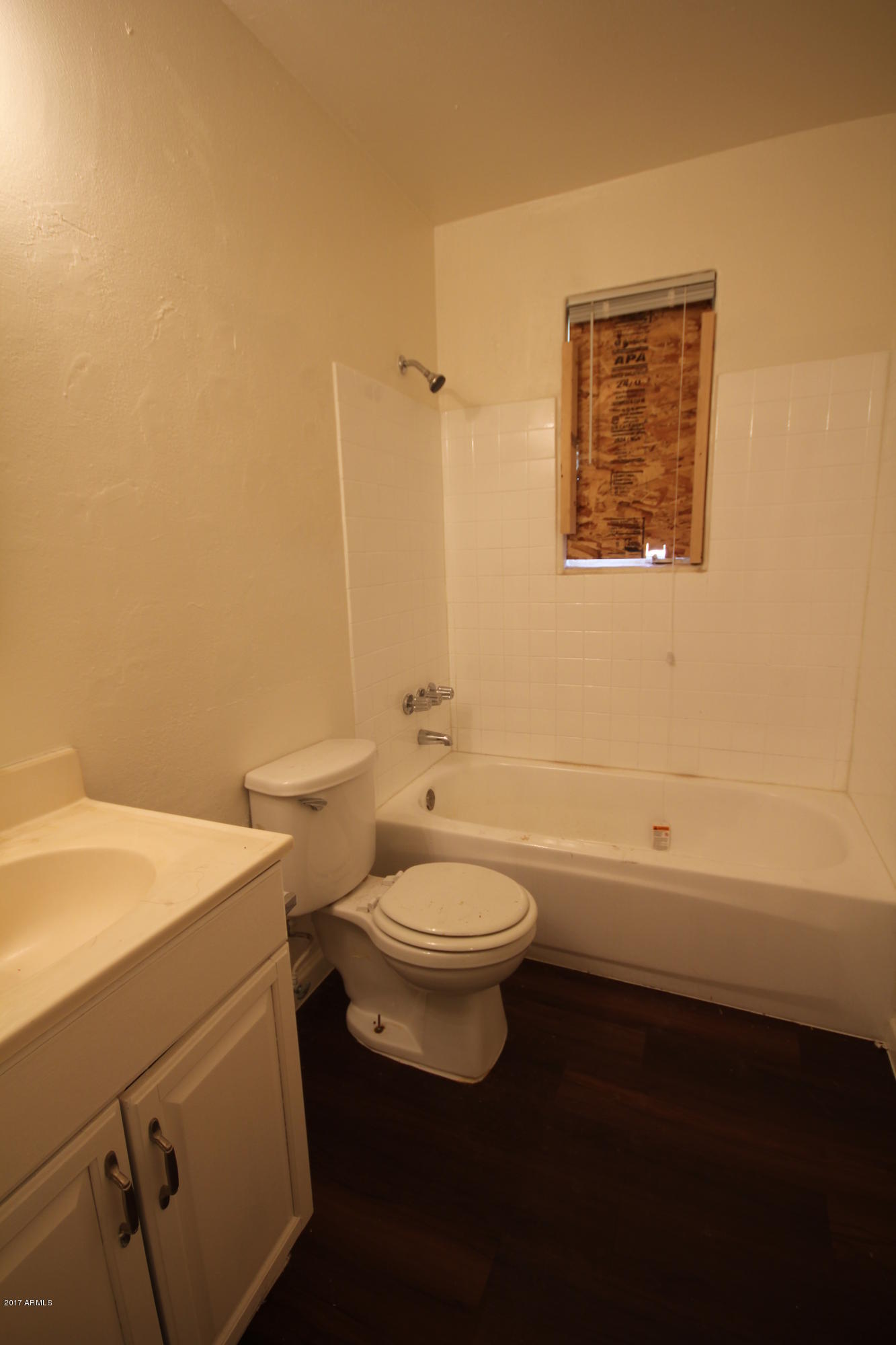 3236 West Roma Avenue Phoenix, AZ 85017 - Photo 5 of 10 IMG_3318