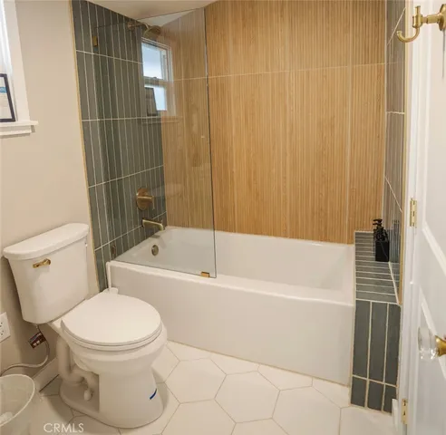 a bathroom with a toilet and a bathtub