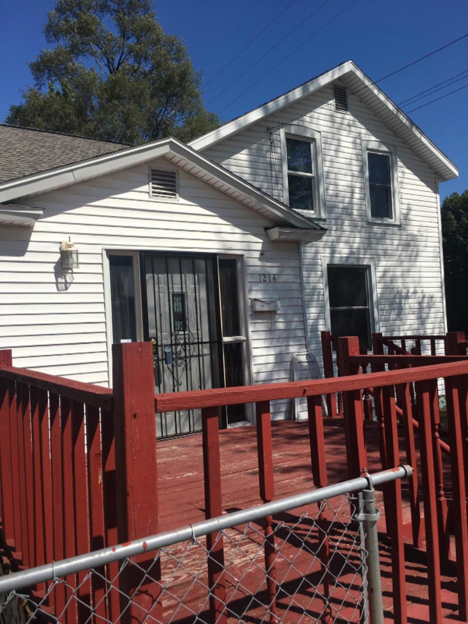 1214 Spring Street Muskegon, MI 49442 - Photo 3 of 21 IMG_6874 (1)