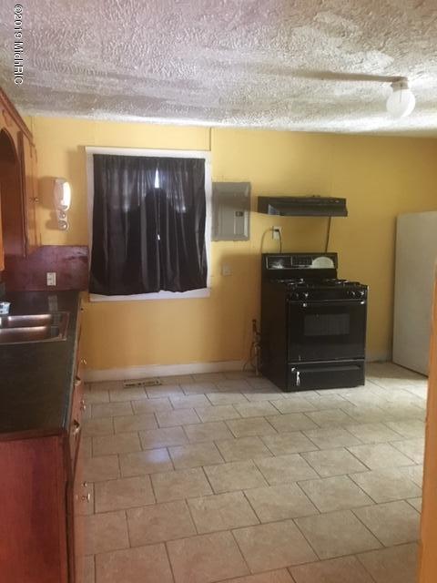 1214 Spring Street Muskegon, MI 49442 - Photo 8 of 21 IMG_4250