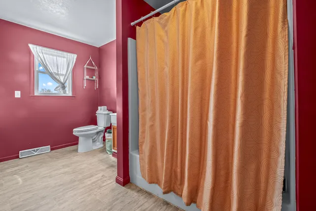 $239,900 | 437 Mckenzie Street, Hudson, MI 49247