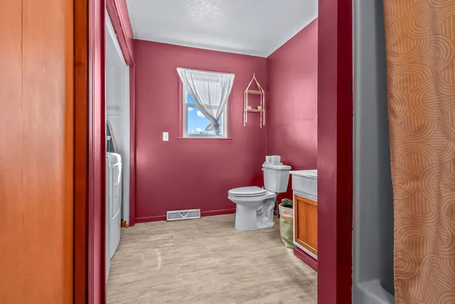 $239,900 | 437 Mckenzie Street, Hudson, MI 49247