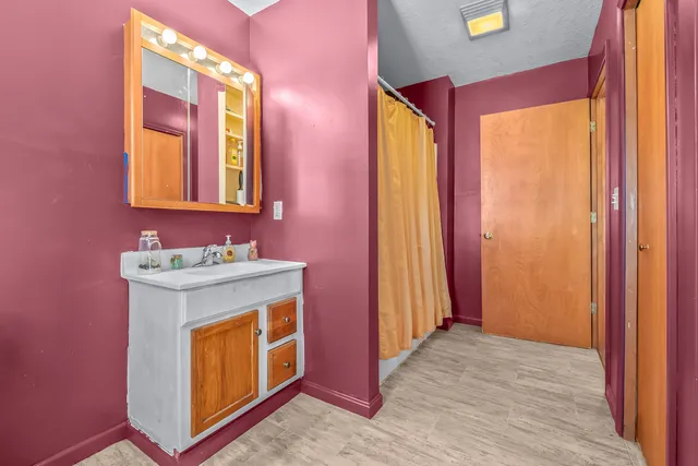 $239,900 | 437 Mckenzie Street, Hudson, MI 49247