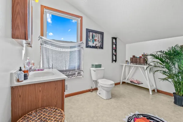 $229,900 | 437 Mckenzie Street, Hudson, MI 49247