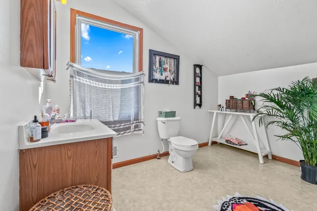 $239,900 | 437 Mckenzie Street, Hudson, MI 49247