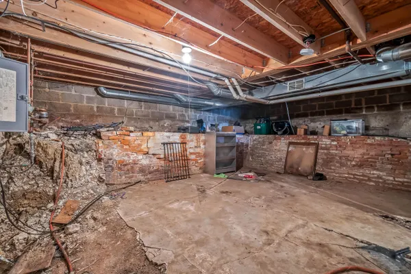 $229,900 | 437 Mckenzie Street, Hudson, MI 49247