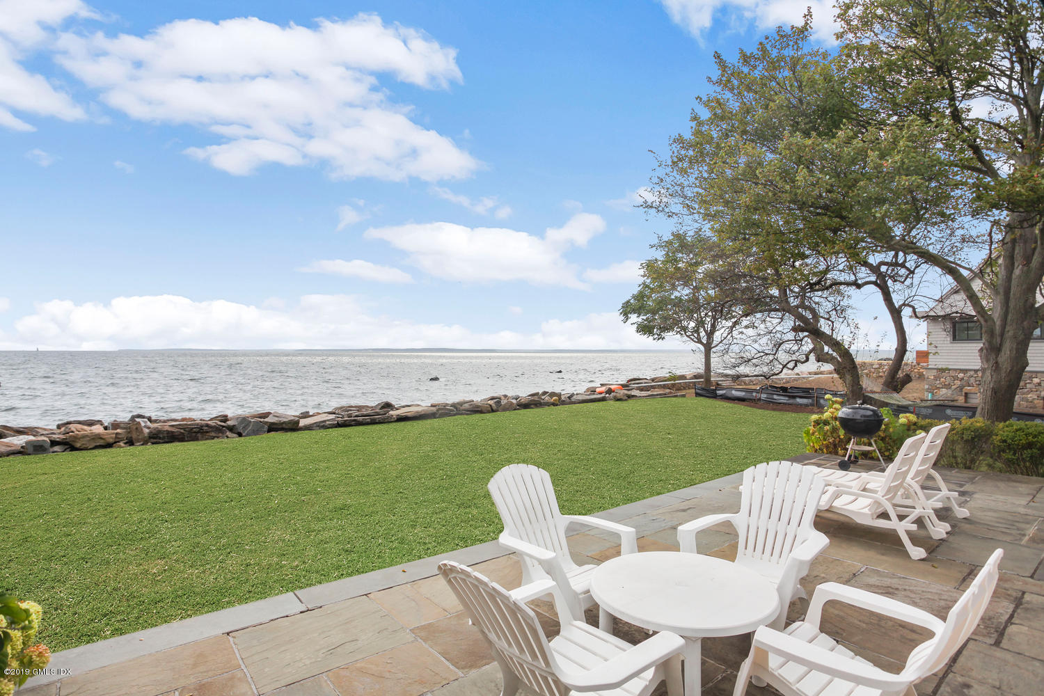 202 Shore Road Old Greenwich, CT 06870 - Photo 4 of 31 202 Shore Rd Old Greenwich CT-large-022-