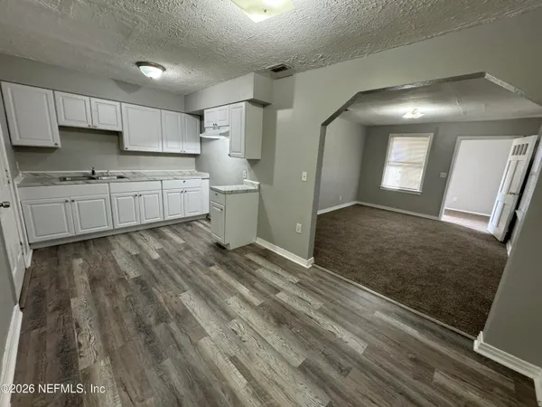 $1,095 | 5035 Campenella Drive, Jacksonville, FL 32209