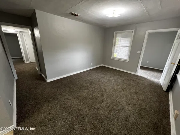 $1,095 | 5035 Campenella Drive, Jacksonville, FL 32209