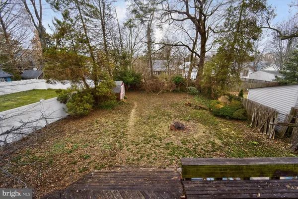 a view of a yard with fountain