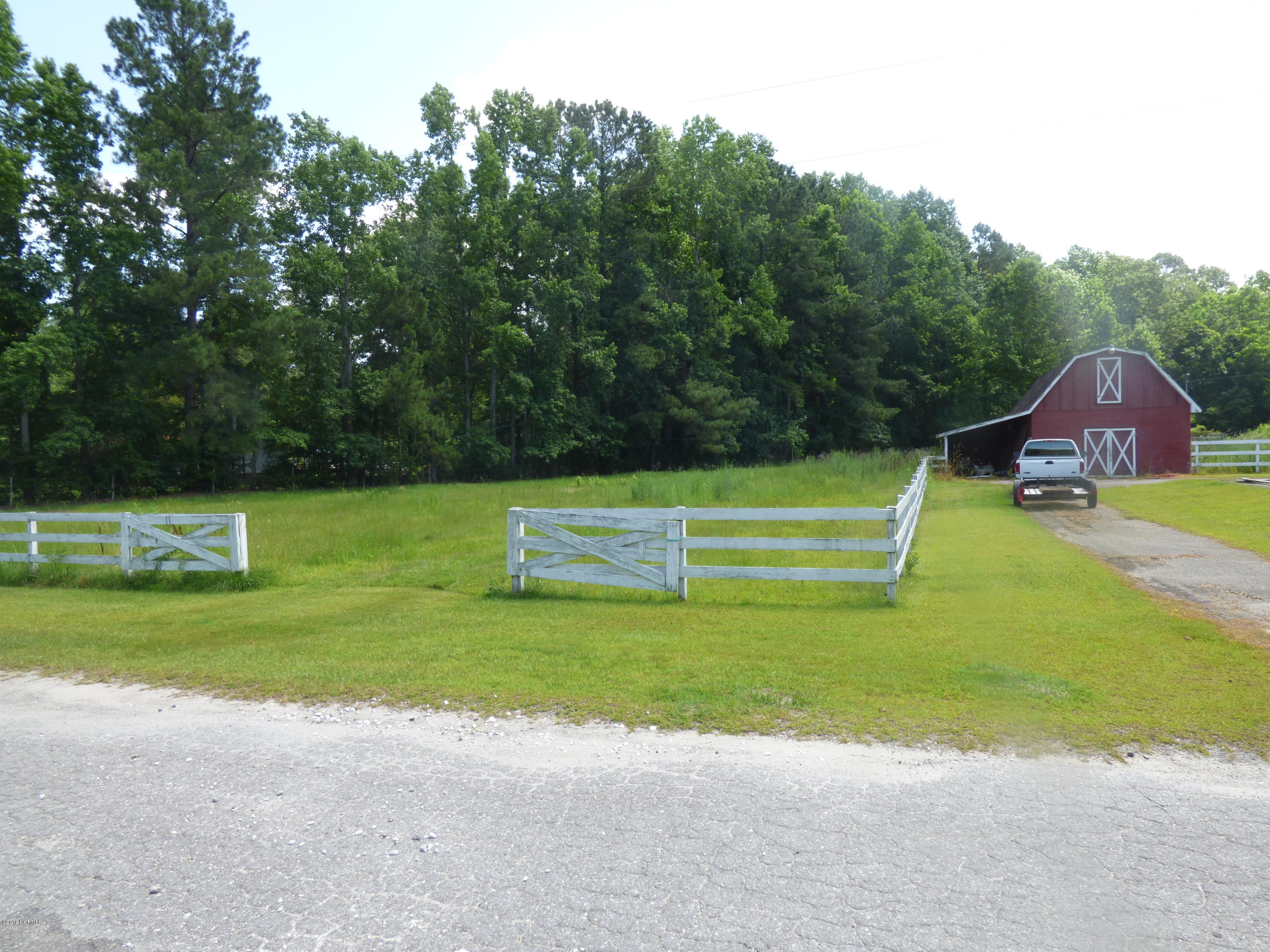 46 Hufham Road Bolton, NC 28423 - Photo 9 of 13 Fenced area