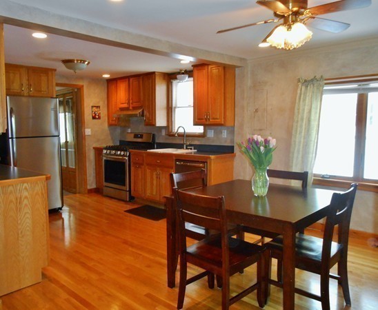 14 Lake View Road Weymouth, MA 02189 - Photo 3 of 17 Gallery Image 3