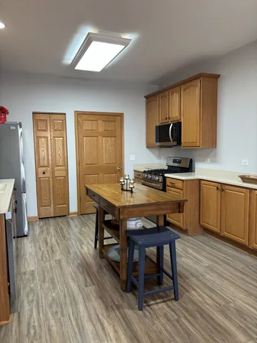 $324,900 | 16300 Crescent Lake Drive, Crest Hill, IL 60403