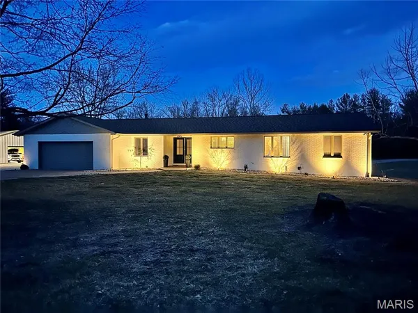 $540,000 | 2100 Marine Road, Highland, IL 62249