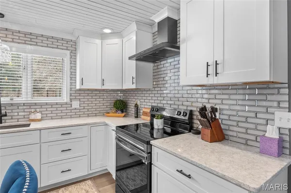 $540,000 | 2100 Marine Road, Highland, IL 62249