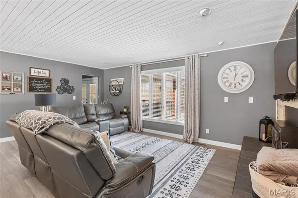 $540,000 | 2100 Marine Road, Highland, IL 62249