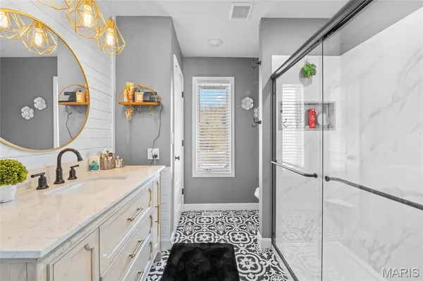 $540,000 | 2100 Marine Road, Highland, IL 62249