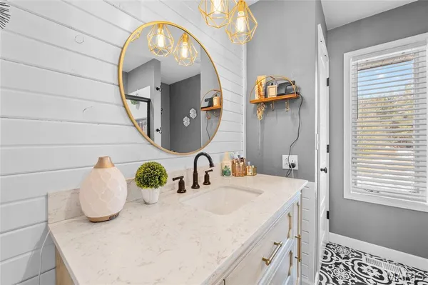 $540,000 | 2100 Marine Road, Highland, IL 62249