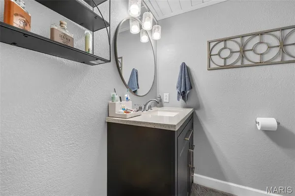 $540,000 | 2100 Marine Road, Highland, IL 62249