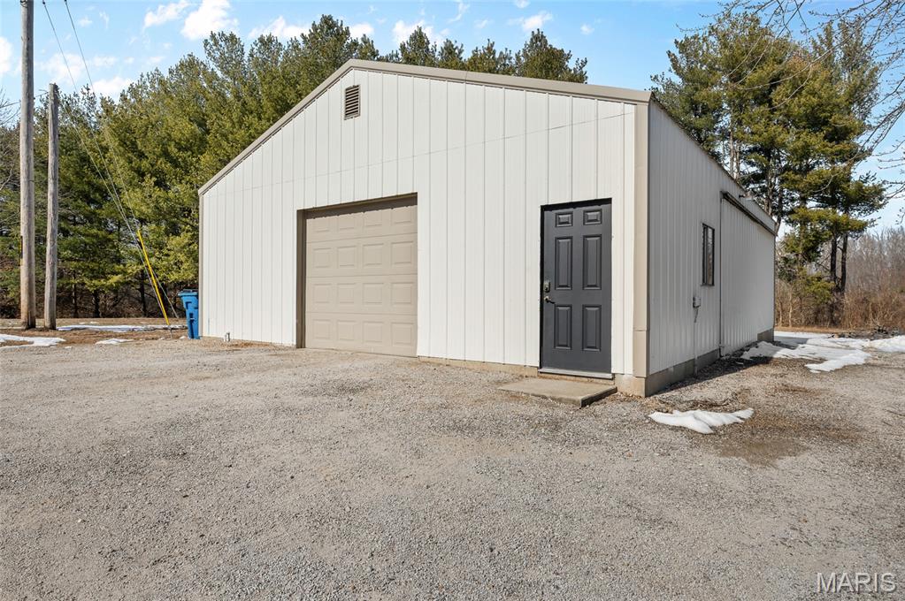 2100 Marine Road Highland, IL 62249 - Photo 6 of 52