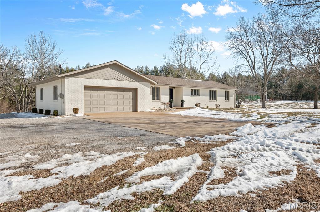 2100 Marine Road Highland, IL 62249 - Photo 10 of 52