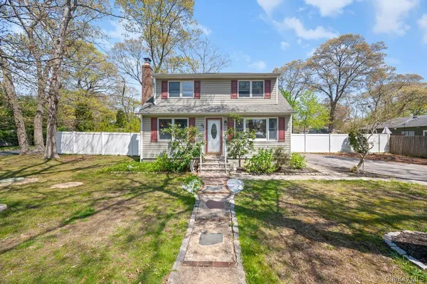 $549,999 | 41 Babylon Street, Mastic, NY 11950