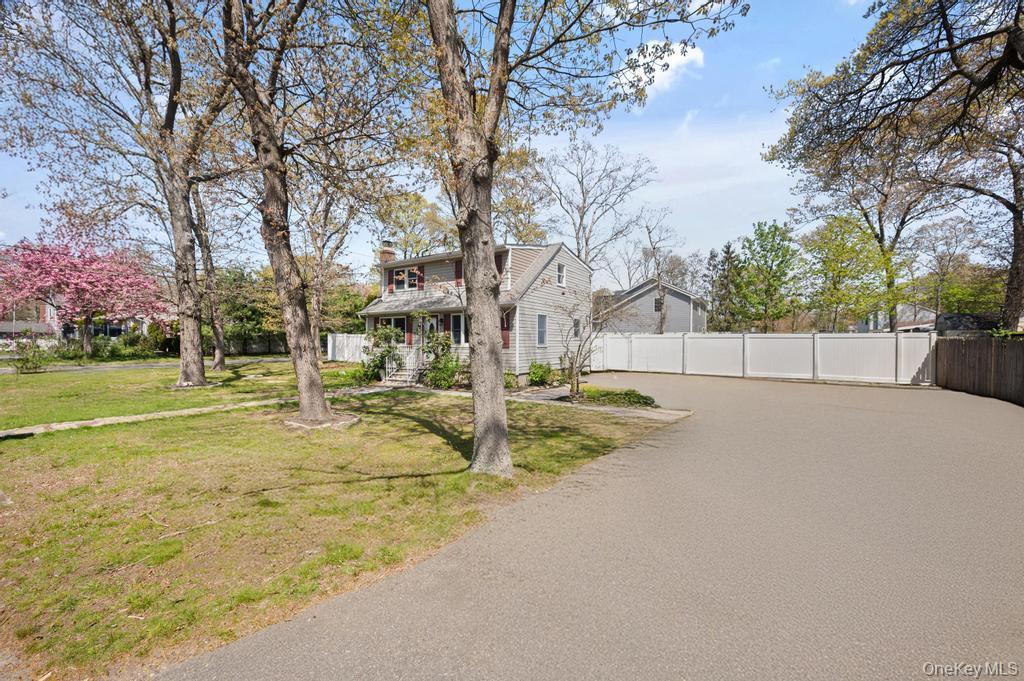 41 Babylon Street Mastic, NY 11950 - Photo 3 of 33