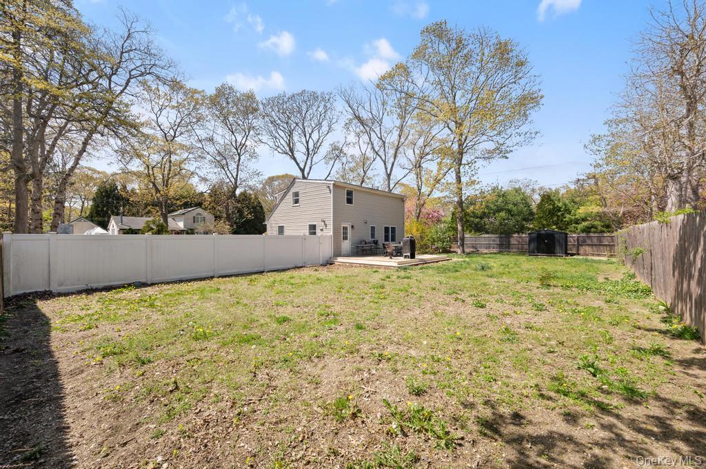 41 Babylon Street Mastic, NY 11950 - Photo 4 of 33