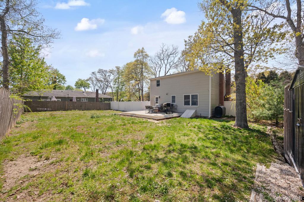 41 Babylon Street Mastic, NY 11950 - Photo 5 of 33