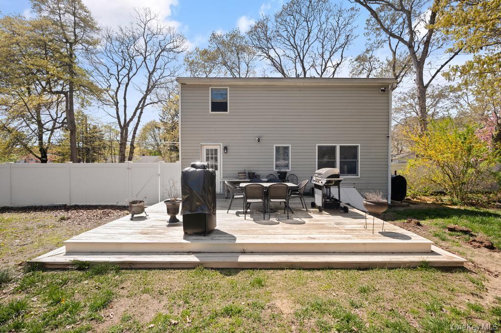 41 Babylon Street Mastic, NY 11950 - Photo 6 of 33