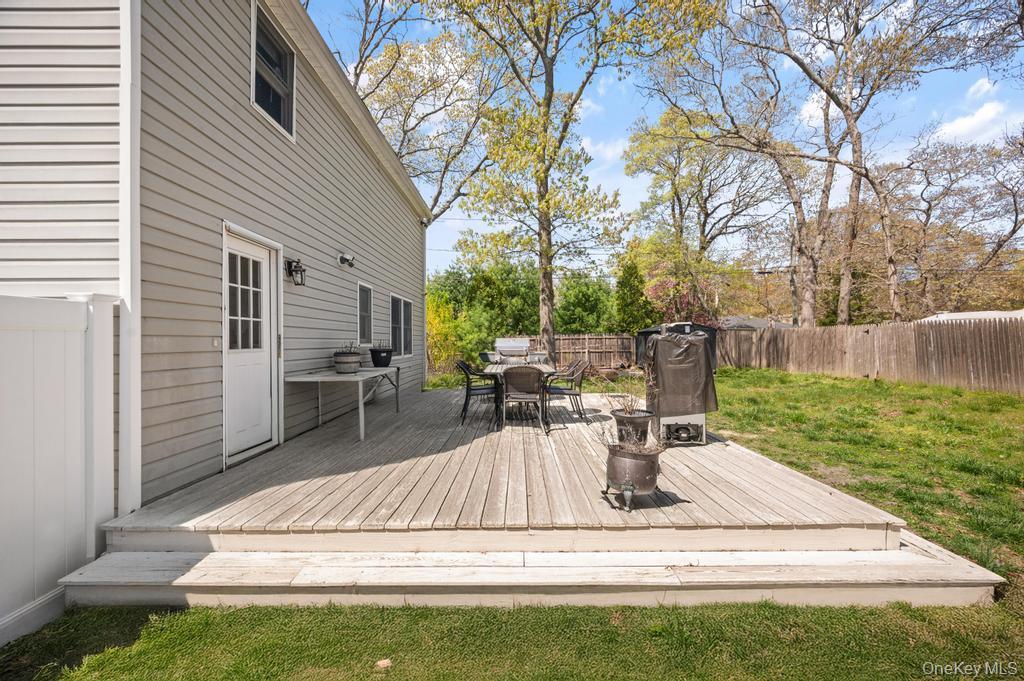 41 Babylon Street Mastic, NY 11950 - Photo 7 of 33