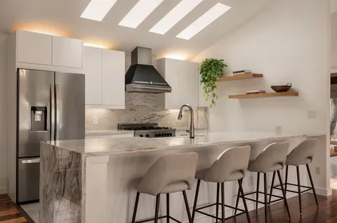 $1,245,000 | 6501 Sumac Drive, Austin, TX 78731