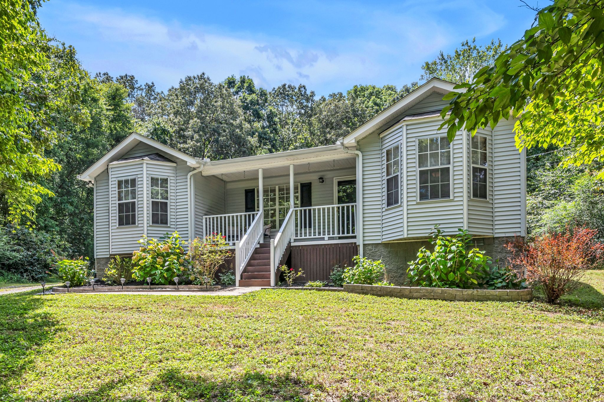 190 Gaskins Road Dickson, TN 37055 - Photo 2 of 25 a front view of a house with garden