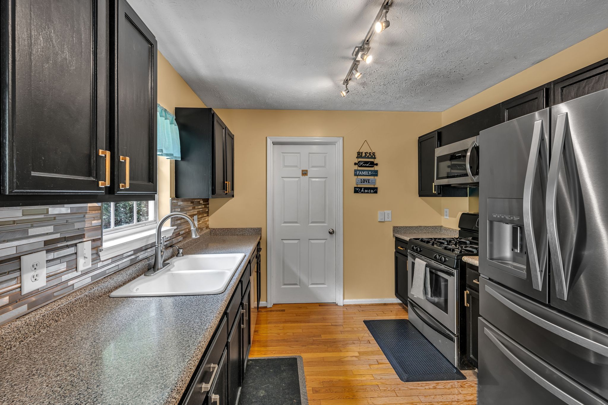 190 Gaskins Road Dickson, TN 37055 - Photo 8 of 25 a kitchen with kitchen island granite countertop a sink stove and refrigerator