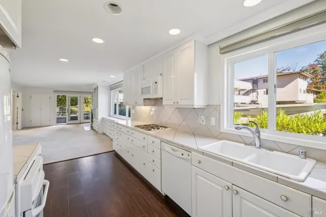 $595,000 | 505 Larkspur Plaza Drive, Unit 9, Larkspur, CA 94939