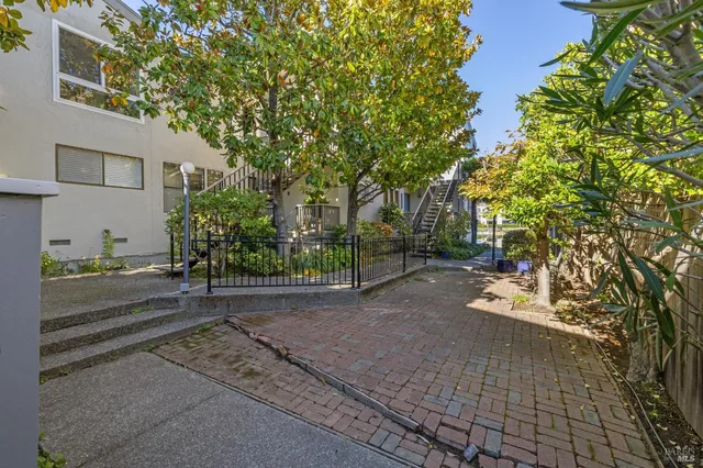 $595,000 | 505 Larkspur Plaza Drive, Unit 9, Larkspur, CA 94939