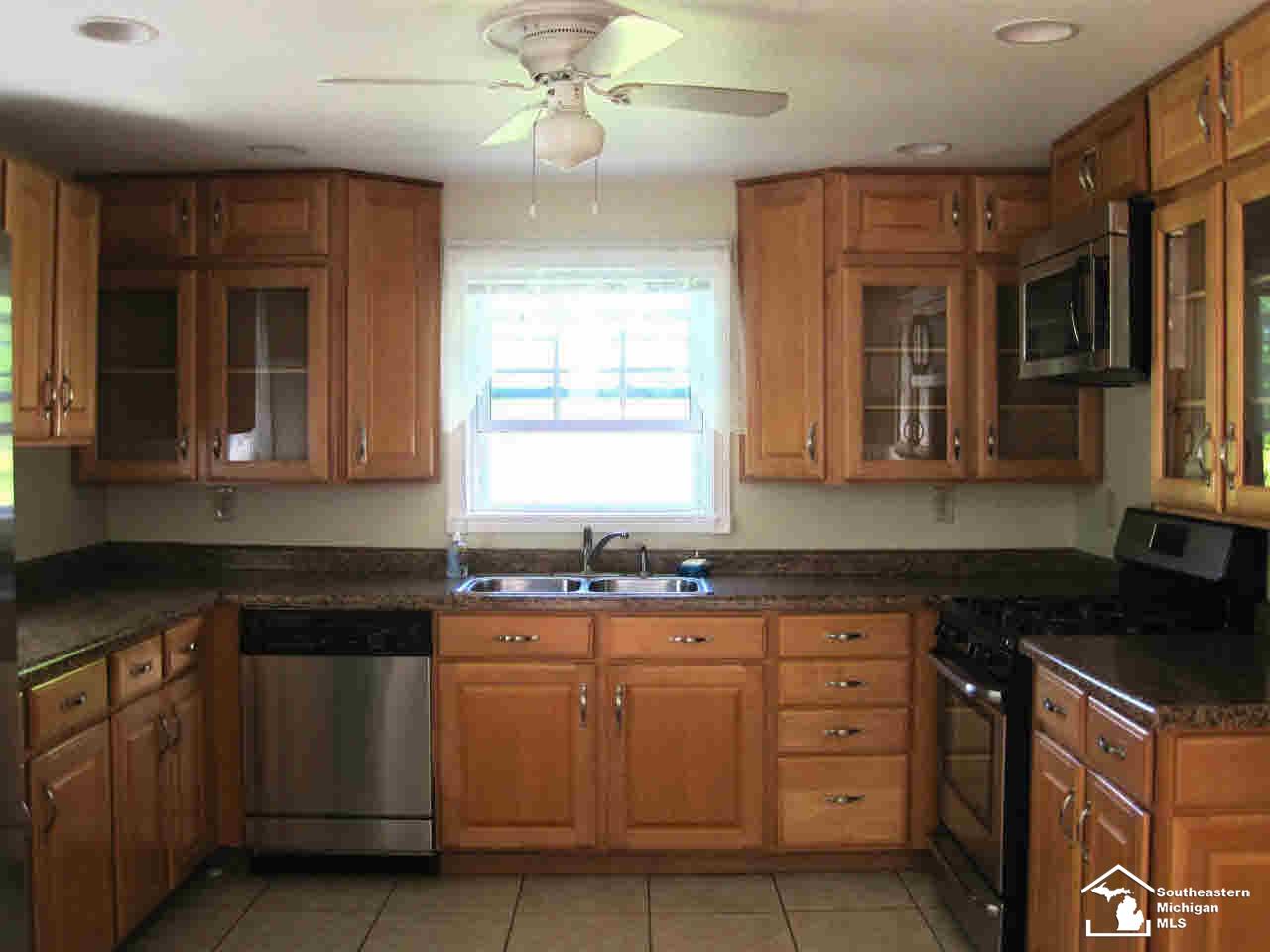 4707 School Road Temperance, MI 48182 - Photo 4 of 24 20441775-3.JPG
