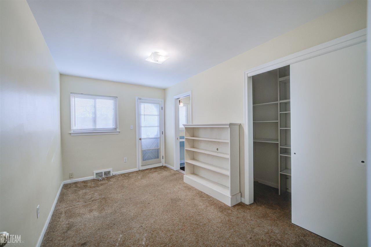 24814 Ridgecroft Avenue Eastpointe, MI 48021 - Photo 15 of 28