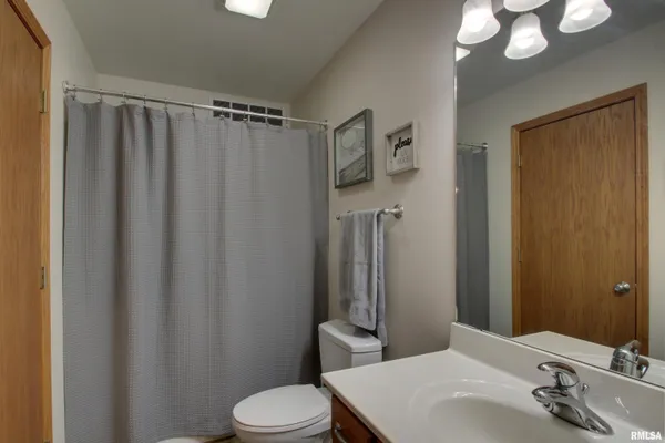 $479,000 | 2734 Parkwood Drive, Quincy, IL 62305