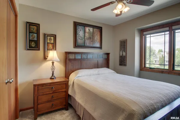 $479,000 | 2734 Parkwood Drive, Quincy, IL 62305