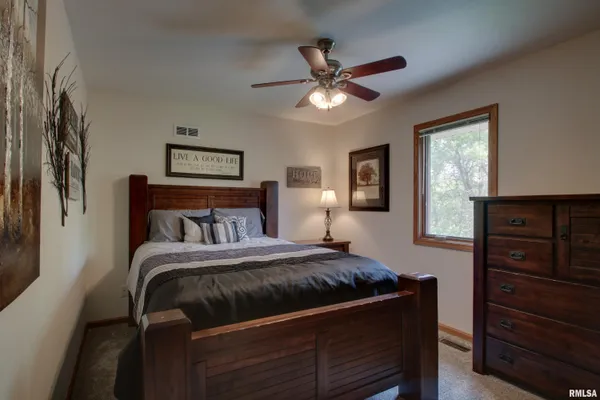 $479,000 | 2734 Parkwood Drive, Quincy, IL 62305