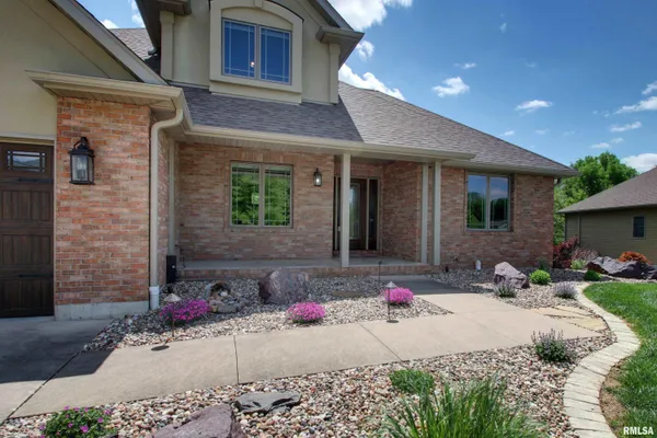 $479,000 | 2734 Parkwood Drive, Quincy, IL 62305
