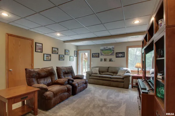 $479,000 | 2734 Parkwood Drive, Quincy, IL 62305