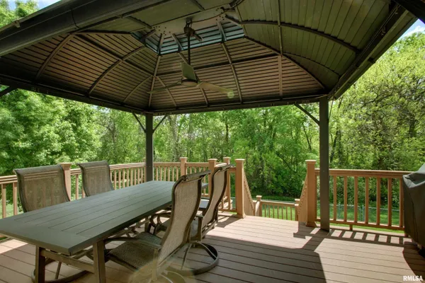 $479,000 | 2734 Parkwood Drive, Quincy, IL 62305