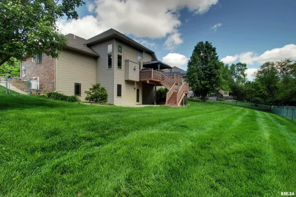 $479,000 | 2734 Parkwood Drive, Quincy, IL 62305