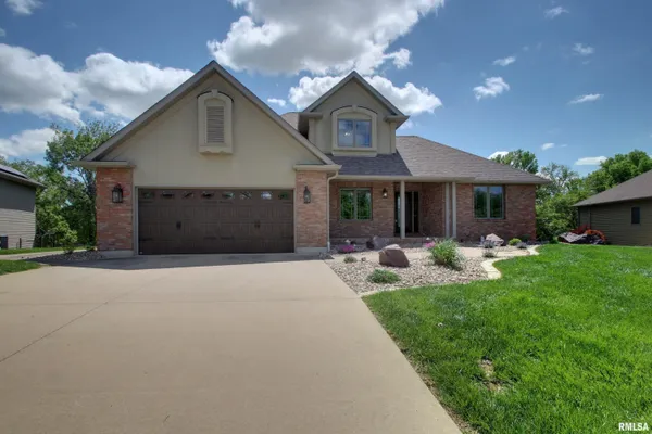 $479,000 | 2734 Parkwood Drive, Quincy, IL 62305
