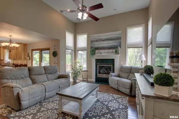 $479,000 | 2734 Parkwood Drive, Quincy, IL 62305