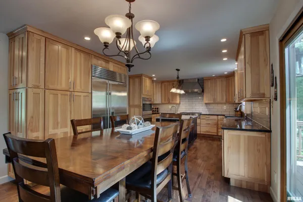 $479,000 | 2734 Parkwood Drive, Quincy, IL 62305